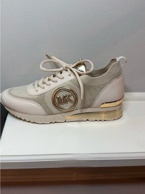 Michael Kors Cream and Gold Knit Lace-Up Sneaker size 8
